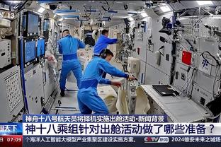 托纳利本场数据：10脚传球成功7次，地面对抗5次成功1次